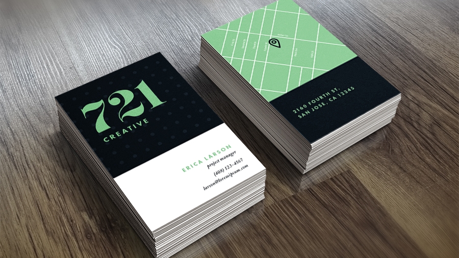 Image d'une pile de cartes de visite de l'agence 721 Creative