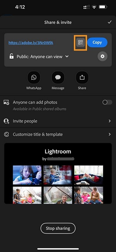 La section supérieure affiche un lien avec des options pour copier l’URL, le code QR, partager via WhatsApp, Message ou d’autres applications. Ci-dessous figurent des boutons bascule permettant aux autres utilisateurs d’ajouter des photos et d’inviter des personnes. La section inférieure affiche un aperçu des photos partagées.
