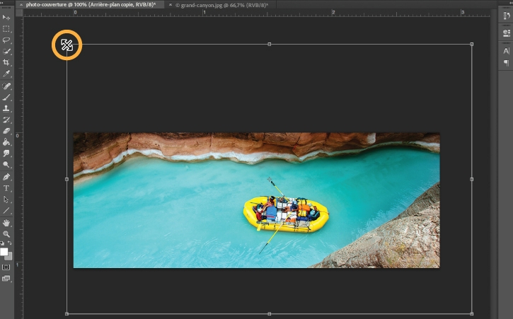 Il est possible d’ajuster l’image en sélectionnant Édition > Transformation manuelle ou en appuyant sur Contrôle/Commande + T sur le clavier.