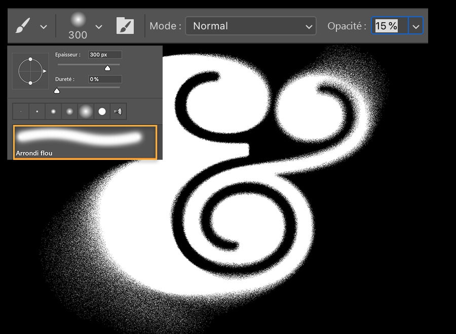 Panneau des options de pinceau au-dessus de l'esperluette blanche avec pinceau à pointe souple arrondie sélectionné, de 300 px et avec une opacité de 15 %