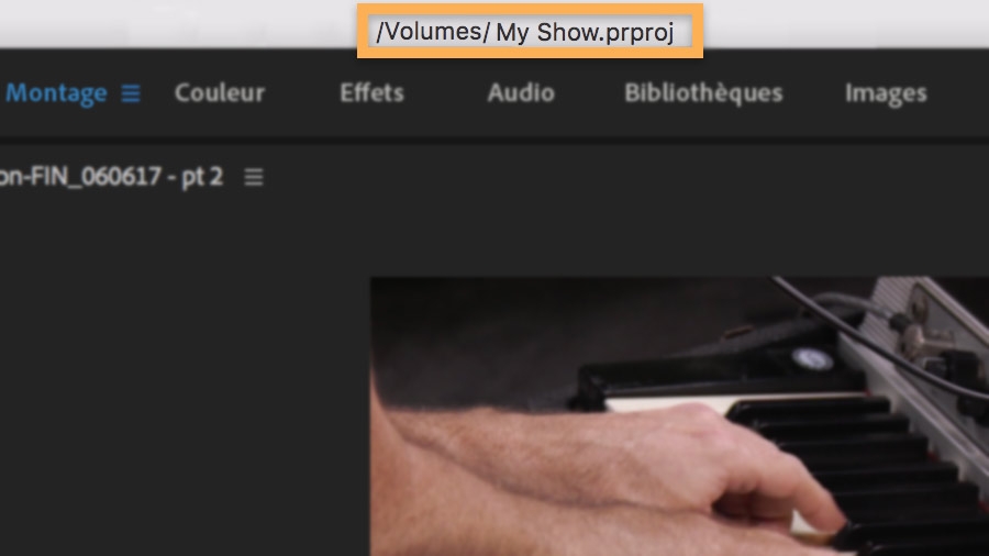 Lorsque plusieurs projets Premiere Pro sont ouverts, le nom du projet en cours apparaît en haut de l’interface.