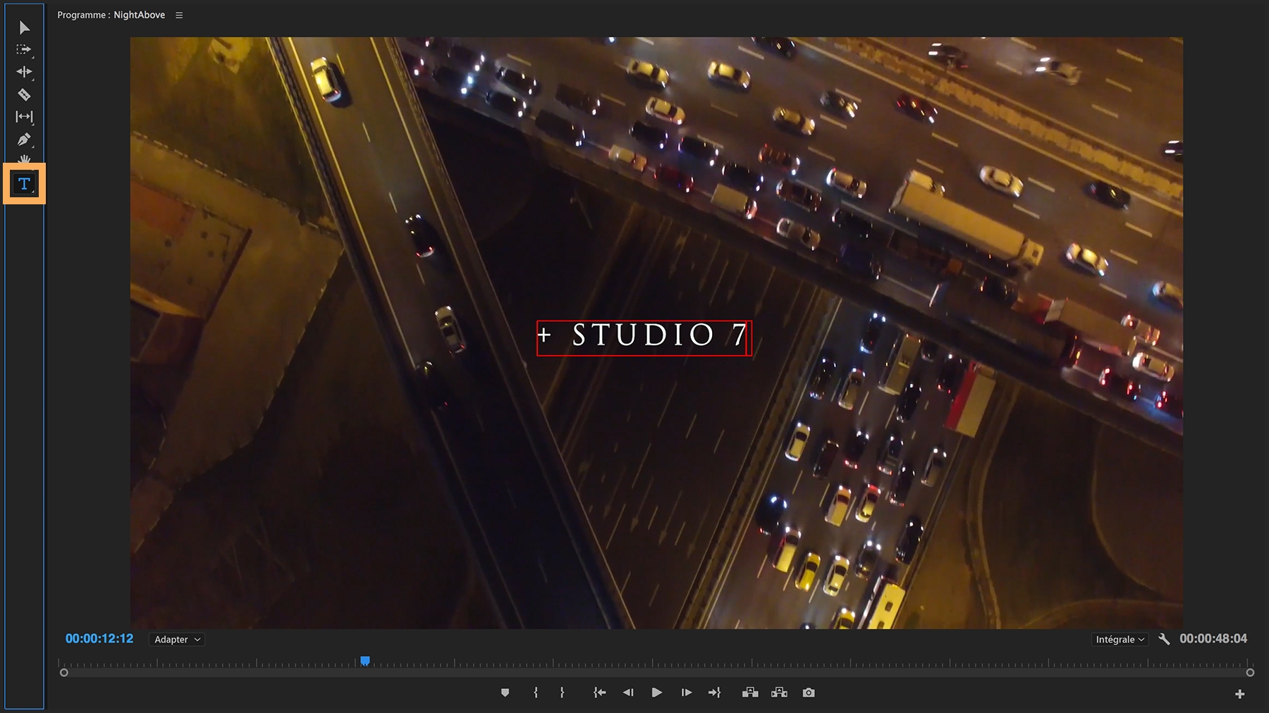 Le texte dans le clip de titre apparaît avec un cadre rouge et peut être modifié.