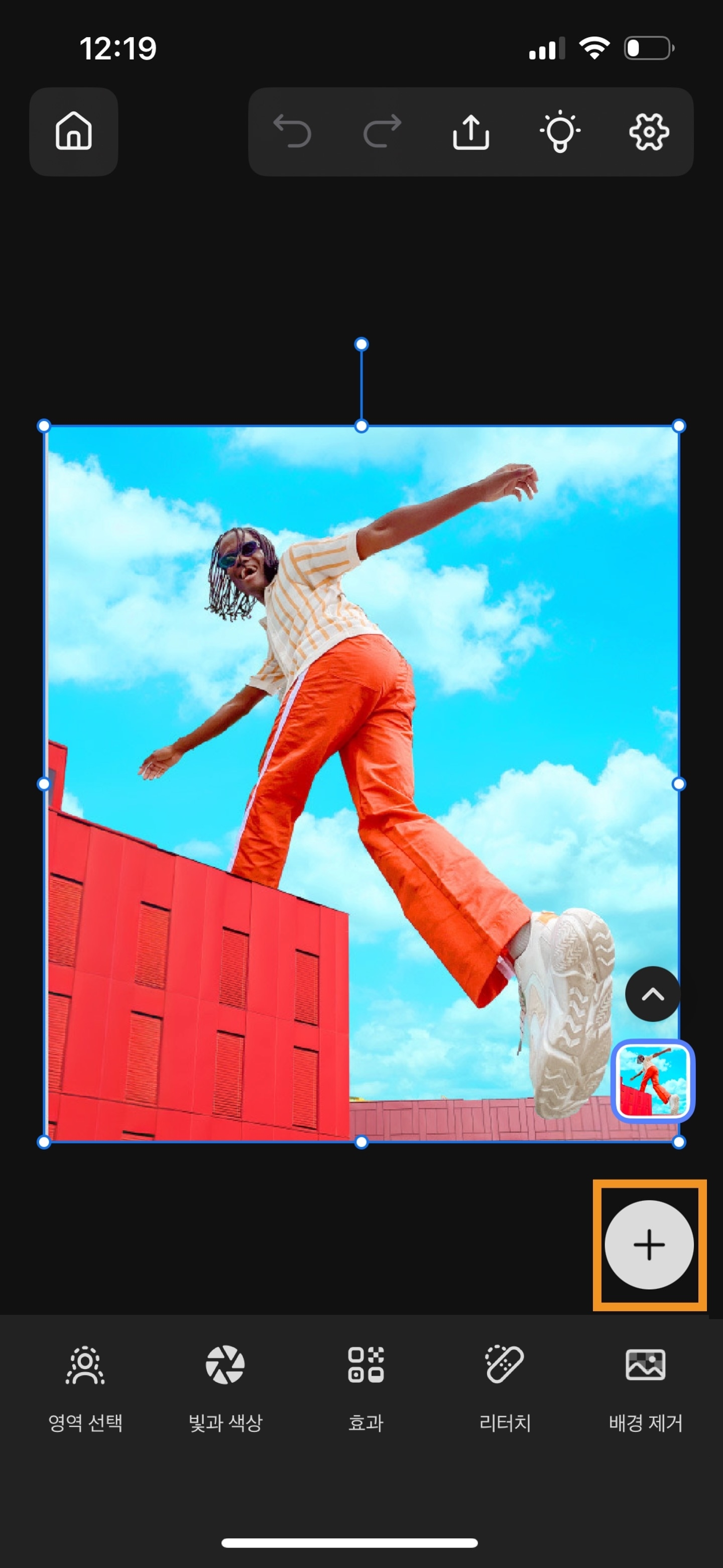 캔버스에서 이미지 추가 메뉴가 강조 표시되며, 이 메뉴를 통해 사진, Adobe Stock 등에서 보조 이미지를 추가할 수 있습니다.