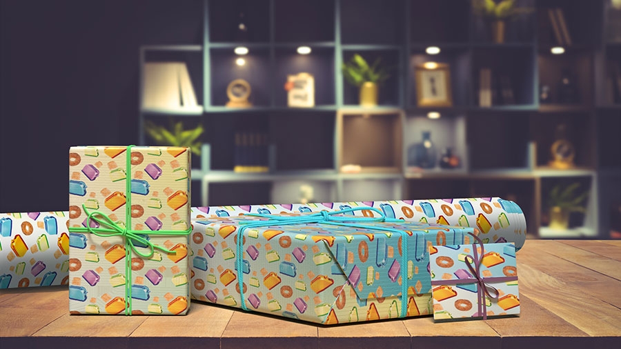 토스터, 빵, 베이글로 개성 있게 만들어진 포장지로 싸여진 선물들