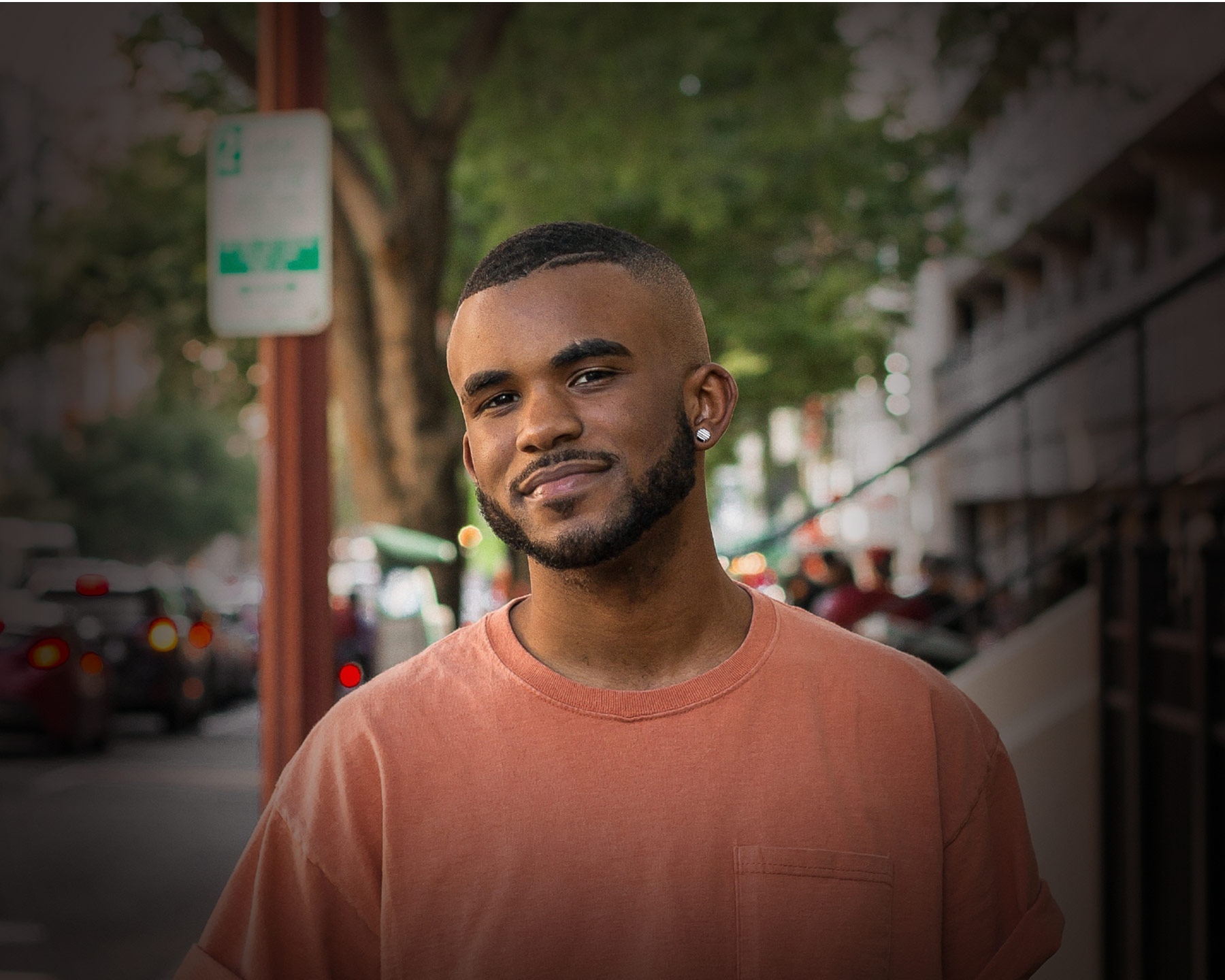 หลัง: วิกเนตอ่อนๆ ปรากฏขึ้นรอบๆ ตัวแบบผู้ชาย